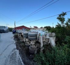 Hatay'da yolun çökmesi sonucu beton mikserinin sürücüsü yaralandı