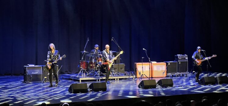 İngiliz rock grubu Wishbone Ash, AKM'de konser verdi