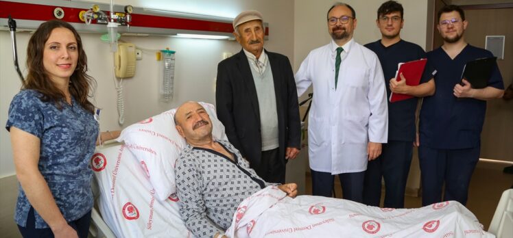 Isparta'da idrar yapamama şikayetiyle hastaneye başvuran bir hastadan 300 gram prostat çıkarıldı