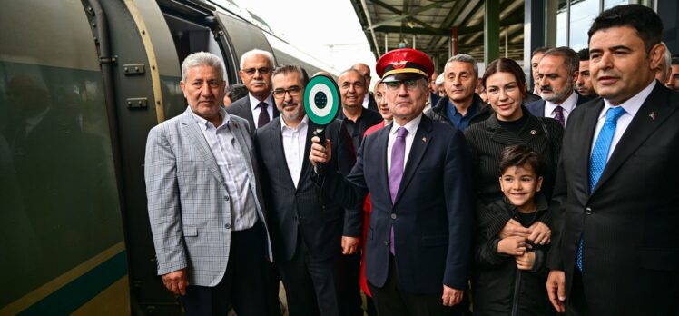 İstanbul-Sivas aktarmasız ekspres yüksek hızlı tren seferleri başladı