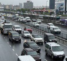 İstanbul'da haftanın ilk iş gününde trafik yoğunluğu yaşanıyor