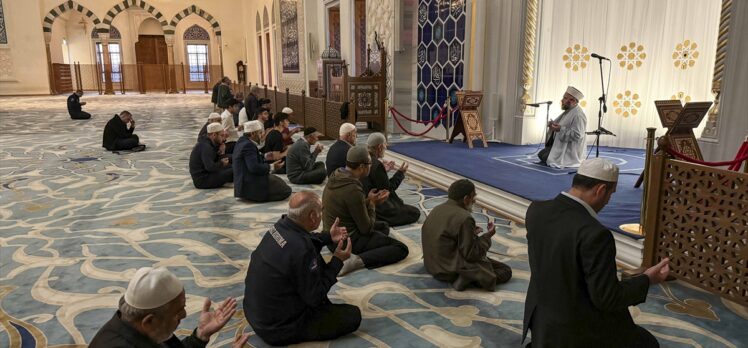 İstanbul'daki camilerde Filistin'de katledilenler için dua edildi