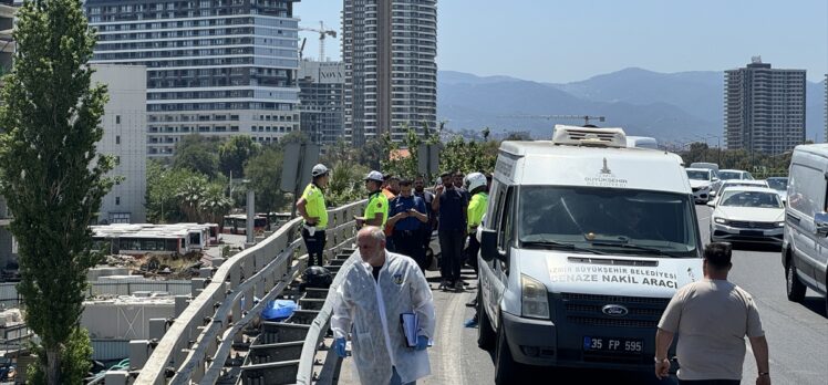 İzmir'de bariyere çarpan motosikletin sürücüsü öldü