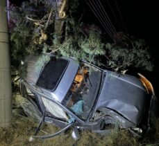 İzmir'de devrilen otomobilin sürücüsü hayatını kaybetti