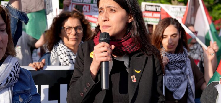 Kadıköy Belediyesi önünde “İsrail ile kardeş şehir protokolü” protestosu