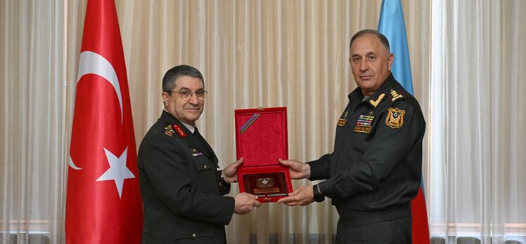 Kara Kuvvetleri Komutanı Orgeneral Bayraktaroğlu, Azerbaycan Savunma Bakanı Hasanov'la görüştü