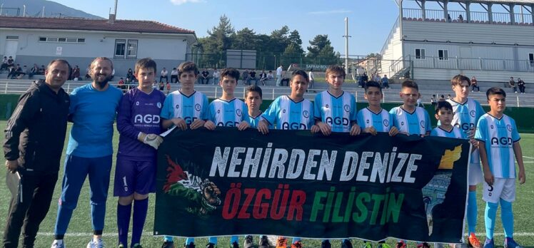 Karabük'teki 13 yaş altı futbol takımlarından Filistin'e destek