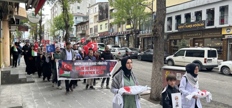Kars'ta doktorlar ve sağlık çalışanları, Filistin için “sessiz yürüyüş”lerini sürdürdü