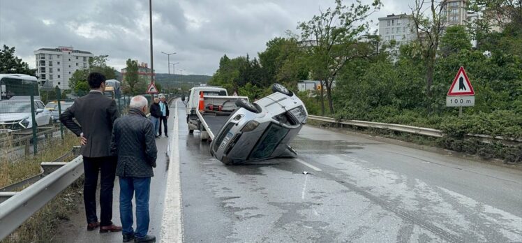 Kartal'da trafik kazasında 3 kişi yaralandı