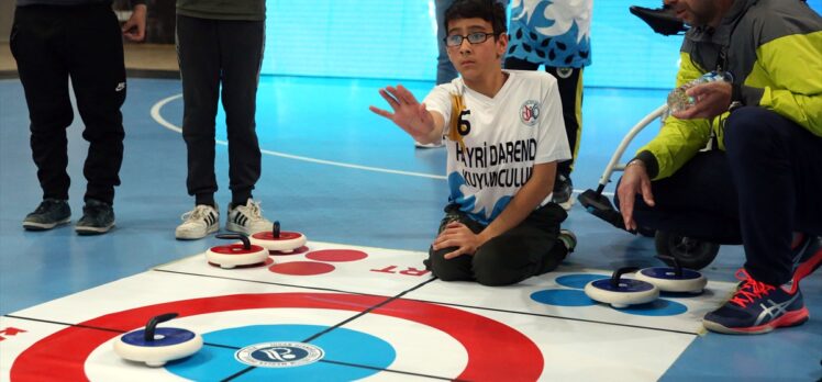 Kastamonu'da özel öğrencilerin yarıştığı floor curling turnuvası başladı