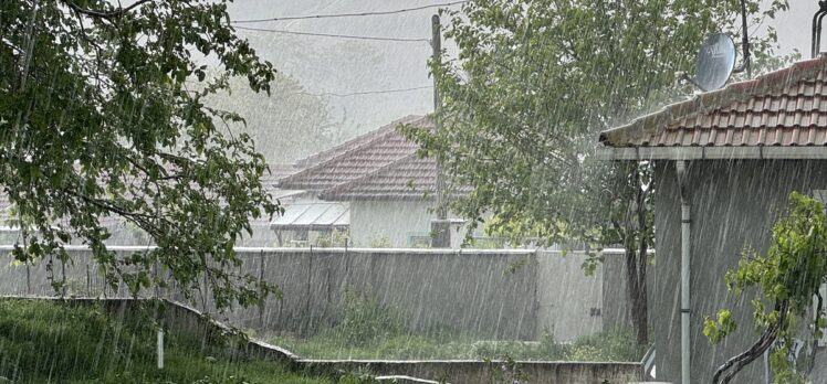 Kırklareli'nde sağanak ve dolu etkili oldu