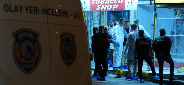 GÜNCELLEME – Küçükçekmece'de ses bombası atılan iş yerindeki 2 kişi yaralandı