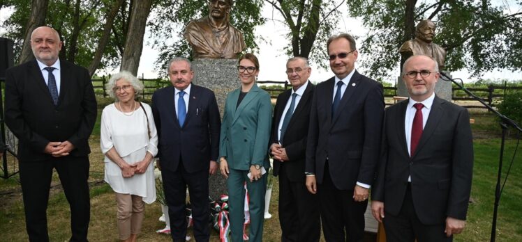 Macaristan’da Yunus Emre büstü açıldı