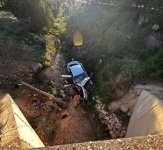 Mardin'de şarampole yuvarlanan otomobilin sürücüsü yaralandı