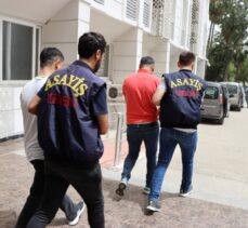 Mersin'de çaldıkları taksiyle yolcu taşıyan 2 zanlı tutuklandı