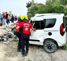 Mersin'de kamyonla çarpışan hafif ticari araçtaki 1 kişi öldü, 1 kişi yaralandı