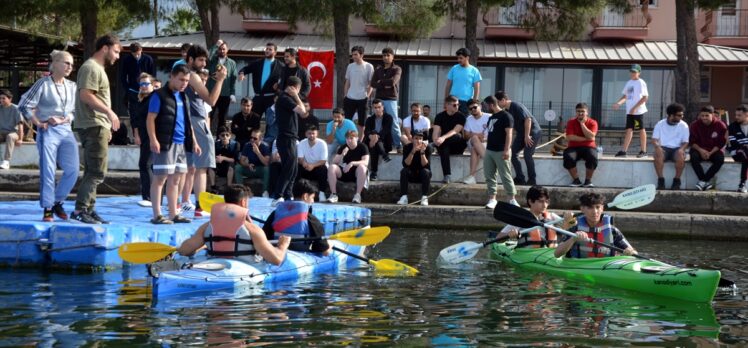 Muğla'da gençler 19 Mayıs'ı kürek çekerek kutladı