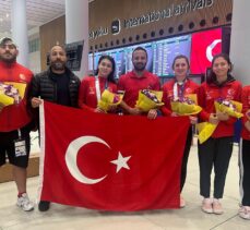 Para Atletizm Dünya Şampiyonası'nda mücadele eden özel sporcular, Türkiye'de çiçeklerle karşılandı