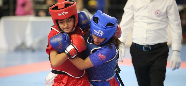 Sakarya'da düzenlenen Wushu Okul Sporları Türkiye Şampiyonası sürüyor
