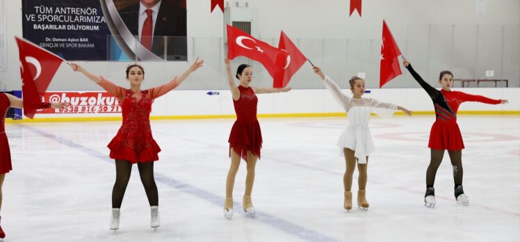 Samsun'da artistik buz pateni sporcuları, 19 Mayıs'a hazırlanıyor