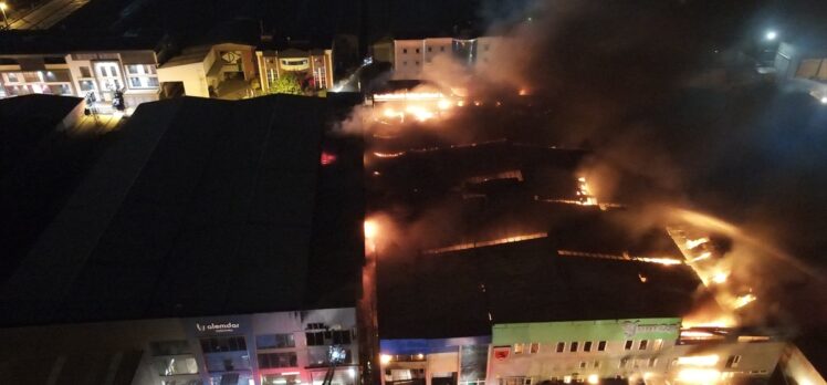 GÜNCELLEME – Samsun'da yatak fabrikasında yangın çıktı