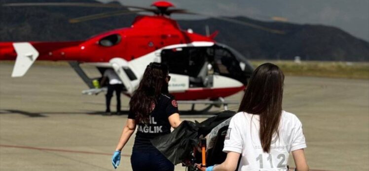 Şırnak'ta ambulans helikopter yüksek tansiyon rahatsızlığı yaşayan hasta için havalandı