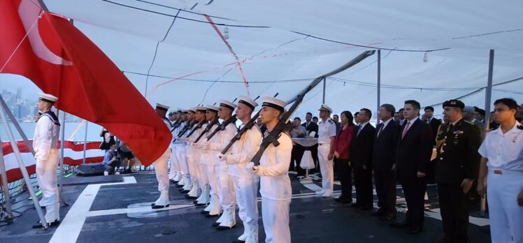 TCG Kınalıada, Çin'in Hong Kong Özel İdari Bölgesi limanını ziyaret etti