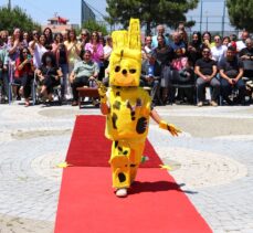 Tekirdağ'da anaokulu öğrencileri atık malzemelerden kıyafetleri defilede sergiledi