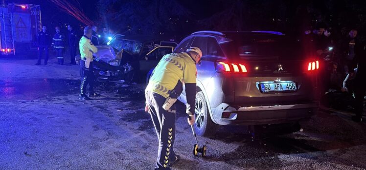 Tokat'ta cip ile otomobilin çarpıştığı kazada 7 kişi yaralandı