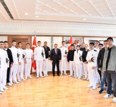 Trabzon Büyükşehir Belediye Başkanı Genç, darbedilen üniversite öğrencileriyle buluştu: