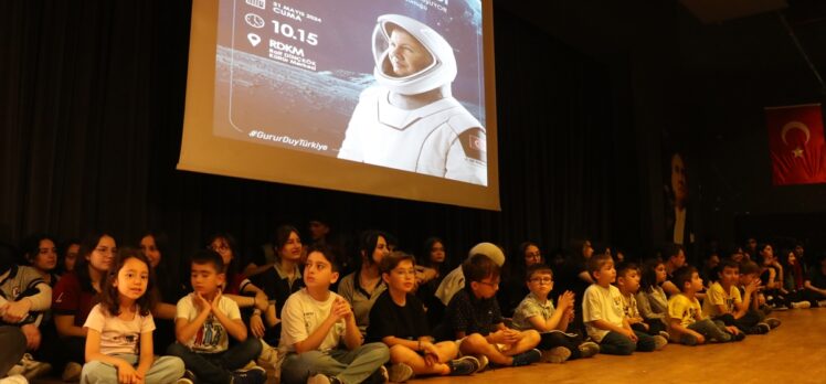 Türkiye'nin ilk astronotu Gezeravcı, Yalova'da öğrencilerle buluştu