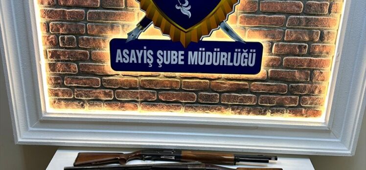 Uşak'ta çekicideki otomobilde 45 tabanca bulundu