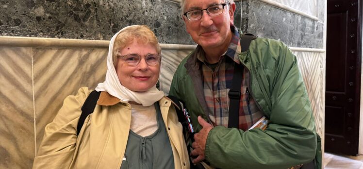 Yeniden ibadete açılan Kariye Camii'ne vatandaşlar yoğun ilgi gösterdi