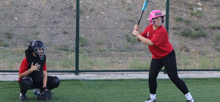 15 Yaş Altı Softbol Kız Milli Takımı'nın ikinci kampı Çankırı'da devam ediyor