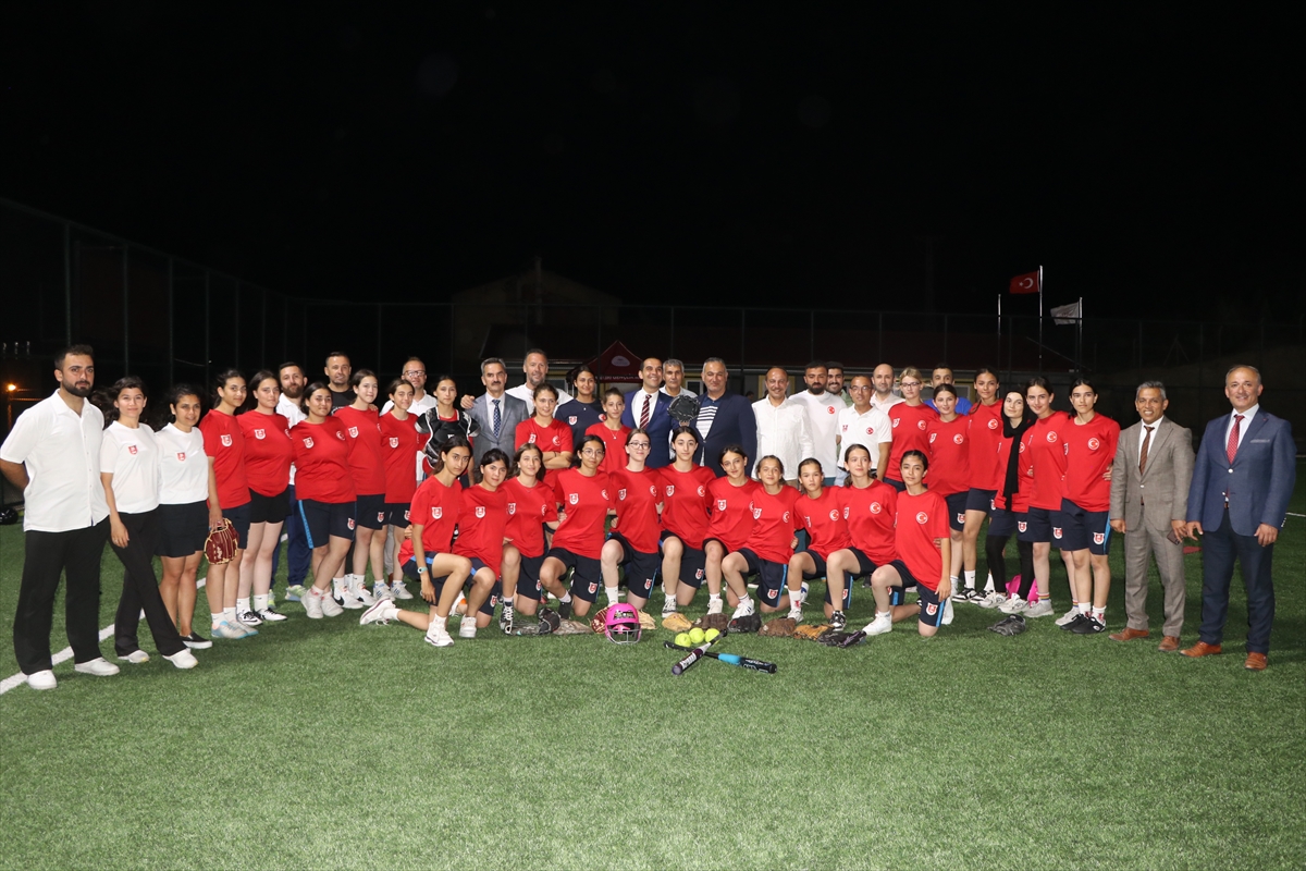 15 Yaş Altı Softbol Milli Takım'ın kampı Çankırı'da devam ediyor