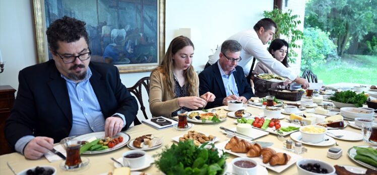 AB Daimi Temsilcisi Kaymakcı, Brüksel'de basın mensuplarına Türk kahvaltısını tanıttı