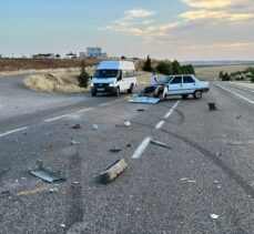 Adıyaman'da iki otomobilin çarpıştığı kazada 3 kişi yaralandı