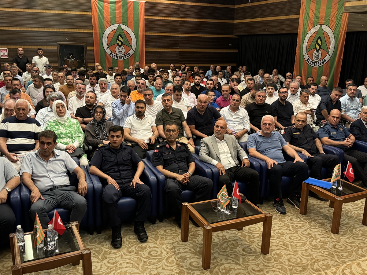 Alanyaspor Kulübünün seçimli genel kurulunda Çavuşoğlu yeniden başkanlığa seçildi