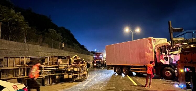 GÜNCELLEME – Anadolu Otoyolu'nun Kocaeli kesimindeki trafik kazasında 4 kişi yaralandı