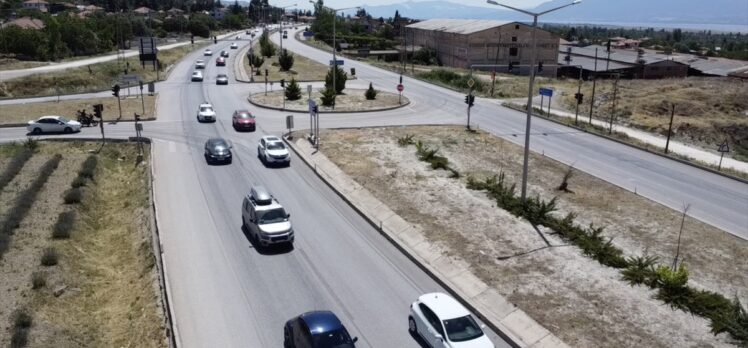 Antalya-Fethiye-Burdur kara yolunda bayram tatili dönüşü trafik yoğunluğu başladı