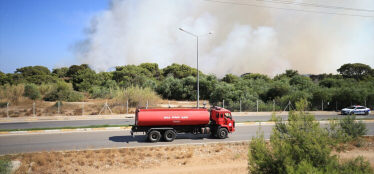 Antalya'da çıkan orman yangınına müdahale ediliyor