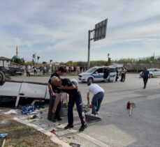 Antalya'da iki otomobilin çarpışması sonucu 4 kişi yaralandı