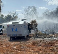 GÜNCELLEME – Antalya'da yerleşim yerine yakın ağaçlık alanda çıkan yangın söndürüldü