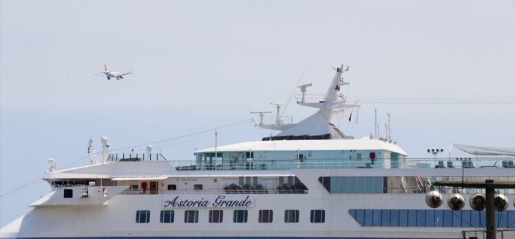 “Astoria Grande” kruvaziyeri bu yıl 10'uncu kez Trabzon Limanı'na geldi