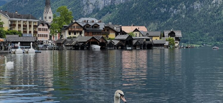 Avusturya'nın masalsı kasabası Hallstatt dünyanın dört bir yanından ziyaretçi ağırlıyor