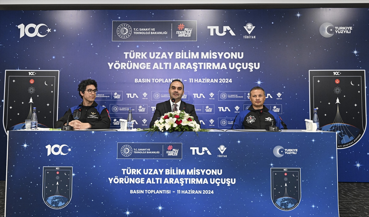 Bakan Kacır ile astronotlar Atasever ve Gezeravcı, basın mensuplarının sorularını cevapladı
