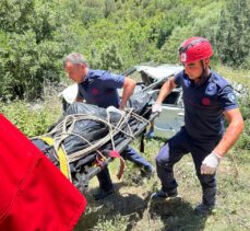 Balıkesir'de şarampole devrilen otomobildeki 2 kişi öldü