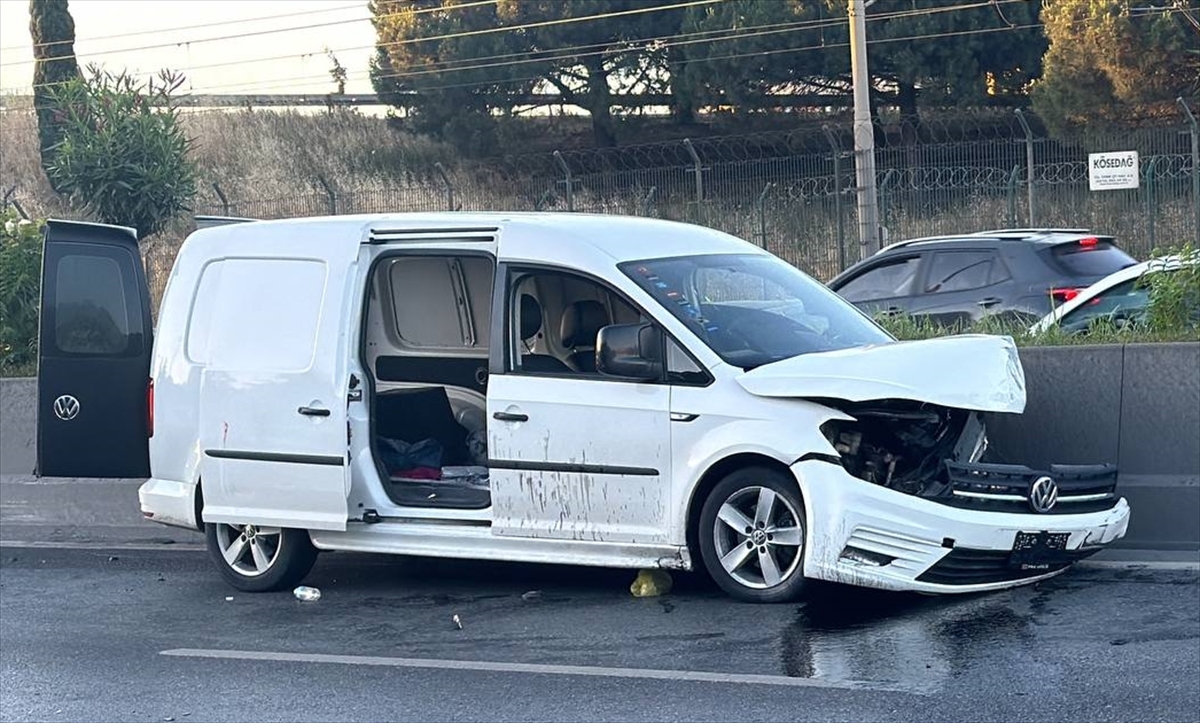 Bayrampaşa'daki trafik kazasında 3 kişi yaralandı