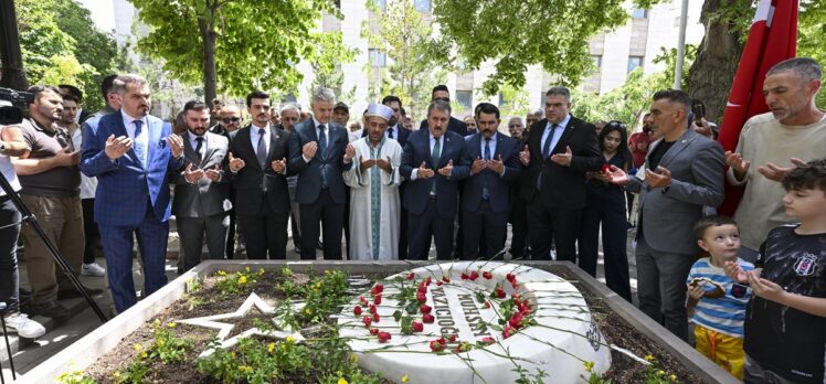 BBP Genel Başkanı Destici, Muhsin Yazıcıoğlu'nun kabrini ziyaret etti: