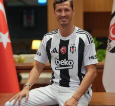 Beşiktaş, Salih Uçan'ın sözleşmesini yeniledi